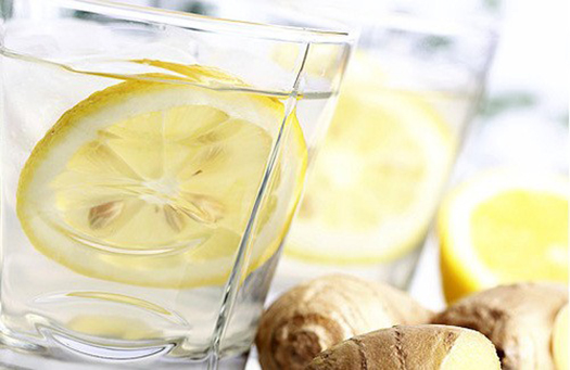 Ginger, cucumber and mint lemonade for a flat stomach