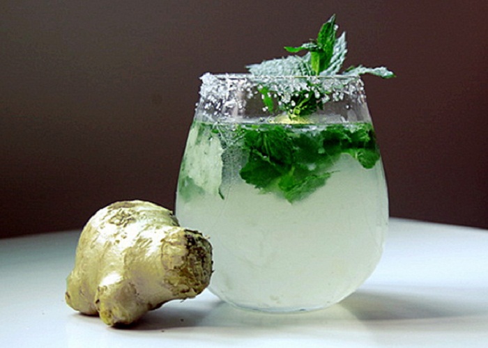 Limonade de gingembre, concombre et menthe pour un ventre plat